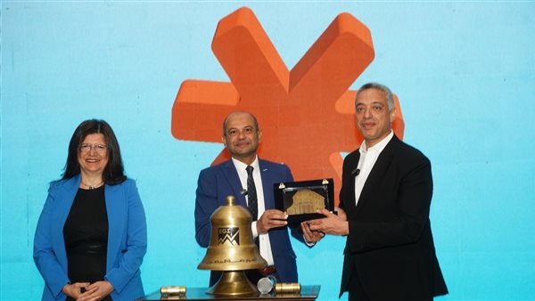 رئيس البورصة المصرية يشارك قيادات شركة 