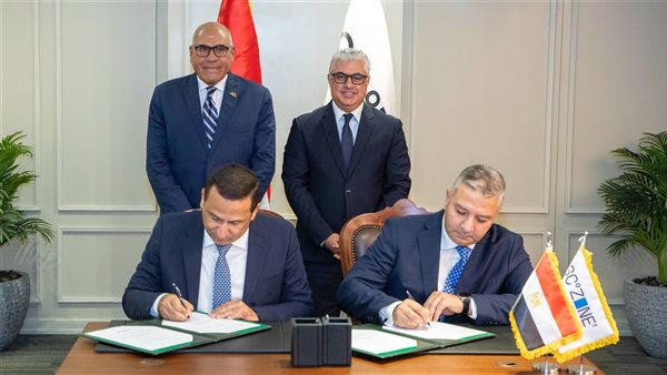 اقتصادية قناة السويس توقع عقد مشروعين مع تحالف (مصري – تركي) لإقامة ساحات إيداع جمركي للحاويات 