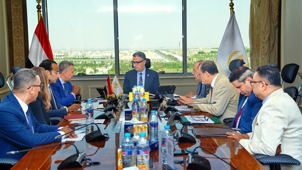 وزير التموين يجتمع مع رئيس شركة السكر والصناعات التكاملية لمتابعة خطط التطوير