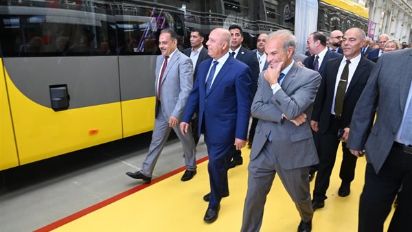 كامل الوزير يفتتح خط إنتاج جديد لشركة MCV لتصنيع وتصدير الأتوبيسات الكهربائية بالشرقية