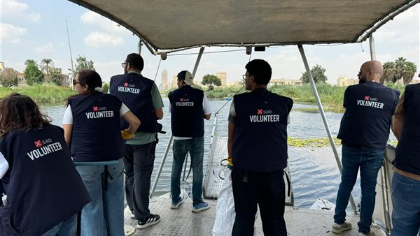 بنك saib ينظم يومًا تطوعيًا لتنظيف مياه النيل بجزيرة القرصاية بالجيزة 