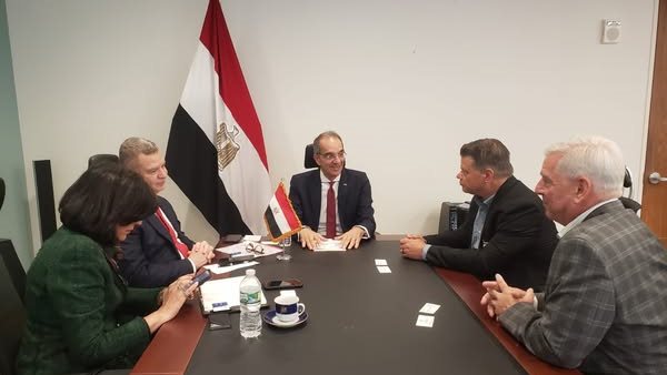 وزير الاتصالات يبحث توسع استثمارات الشركات الأمريكية فى مجال التعهيد 