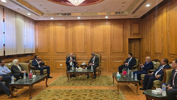 الرئيس التنفيذي لجهاز تنمية المشروعات يجتمع مع السيد محافظ السويس لبحث دعم قطاع المشروعات المتوسطة والصغيرة بالمحافظة