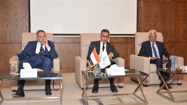  وزير التموين يجتمع مع رئيس الاتحاد العام للغرف التجارية لبحث ضبط الأسواق 