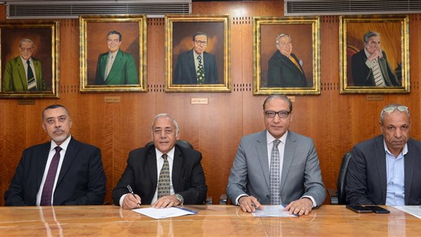 البنك الأهلي ومؤسسة أخبار اليوم يوقعان عقد تأجير مخازن بمدينة السادس من أكتوبر