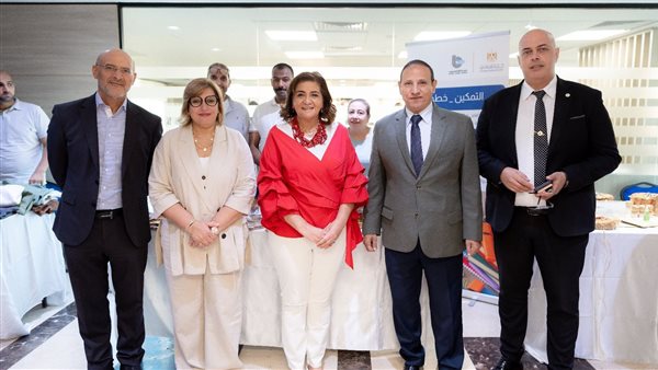 قناة السويس يُنظم بازار 