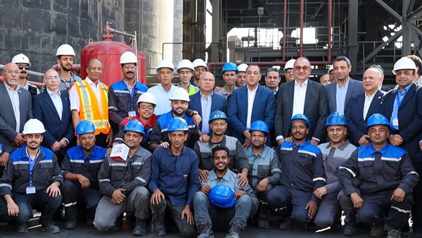 رئيس الوزراء يفتتح مصنع 