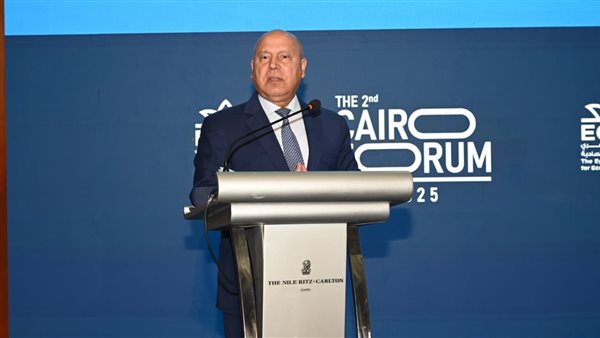 وزير الصناعة والنقل يستعرض جهود الدولة في مجالي الصناعة والنقل خلال العامين الماضيين