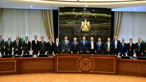 رئيس الوزراء يشهد توقيع عقد إنشاء مجمع متكامل للصناعات الكيميائية الفوسفاتية 