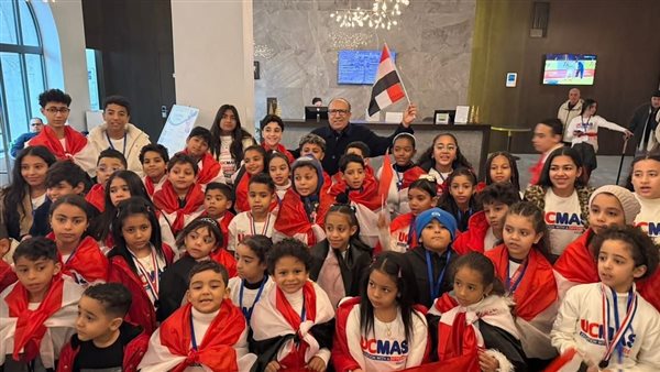 بالصور.. ٨٩ طفلًا مصريًا يرفعون علم مصر بجورجيا