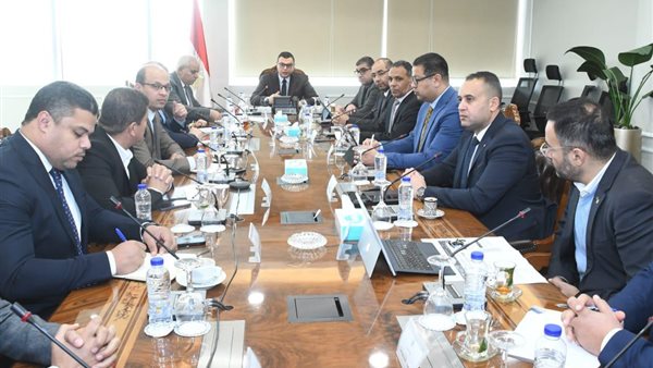 وزير الإسكان يتابع موقف مشروعات مارينا ومدينة العلمين الجديدة