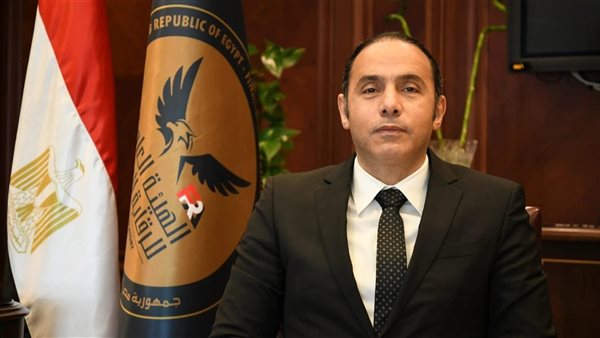 إسلام عزام قائمًا بأعمال رئيس الهيئة العامة للرقابة المالية لمدة عام بقرار جمهوري