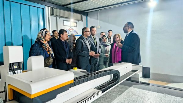 نائب وزير الإسكان يتفقد مصنعًا للمنتجات المرتبطة بأنظمة تحلية مياه البحر بمحافظة دمياط